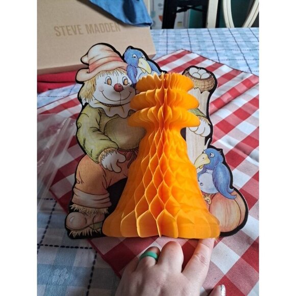 Rare Vintage Scarecrow Honeycomb Halloween Pumpkin Table Decoration 8" X 10 1/2" - Picture 2 of 3